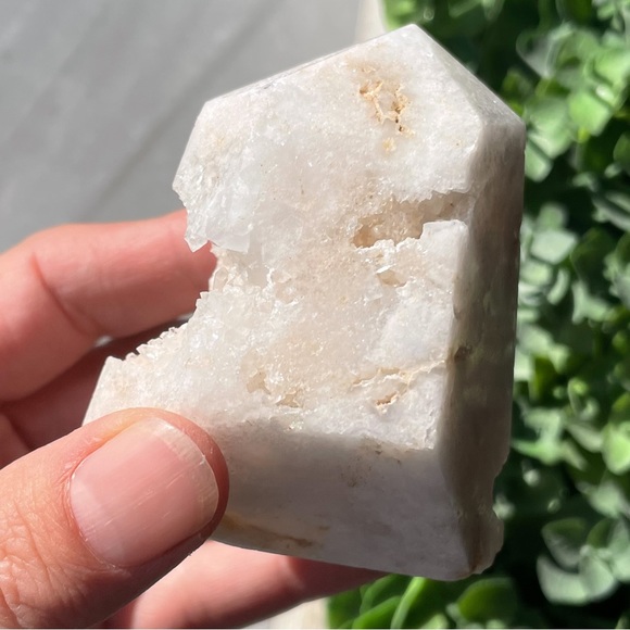 Druzy White Quartz Tower - Picture 4 of 17